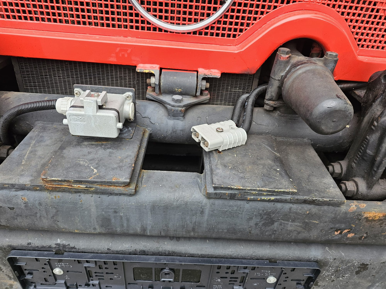 شاحنة كرين Unimog 406/U9000 4x4: صورة 14 شاحنة كرين Unimog 406/U9000 4x4: صورة 14