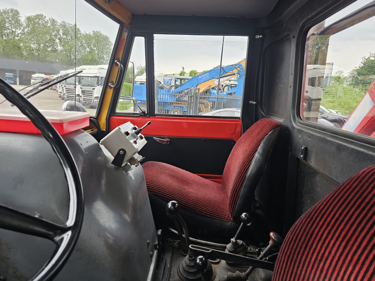 شاحنة كرين Unimog 406/U9000 4x4: صورة 17 شاحنة كرين Unimog 406/U9000 4x4: صورة 17