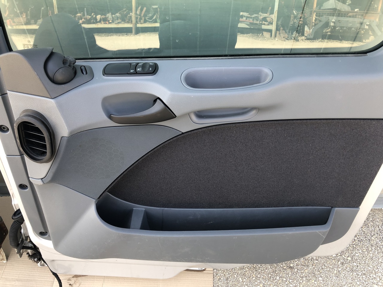 DOOR ACTROS MP2-3 LEFT AND RIGHT MEGA SPACE CAB - باب و قطع الغيار - شاحنة: صورة 5 DOOR ACTROS MP2-3 LEFT AND RIGHT MEGA SPACE CAB - باب و قطع الغيار - شاحنة: صورة 5