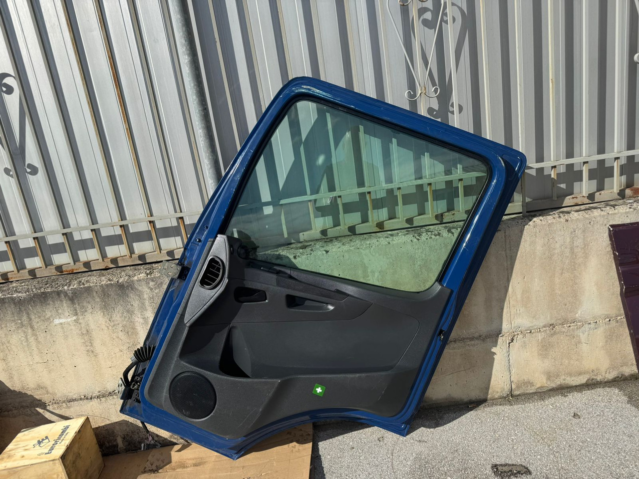 DOOR MERCEDES ATEGO 4 (LEFT AND RIGHT) - الكابينة والداخلية: صورة 4 DOOR MERCEDES ATEGO 4 (LEFT AND RIGHT) - الكابينة والداخلية: صورة 4