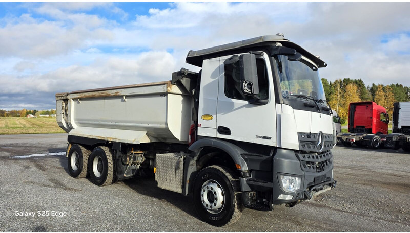 Mercedes-Benz 3558 6x4 2022 ONLY 113 tkm - شاحنة قلاب: صورة 1 Mercedes-Benz 3558 6x4 2022 ONLY 113 tkm - شاحنة قلاب: صورة 1