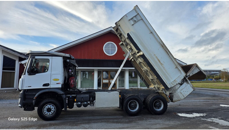 Mercedes-Benz 3558 6x4 2022 ONLY 113 tkm - شاحنة قلاب: صورة 3 Mercedes-Benz 3558 6x4 2022 ONLY 113 tkm - شاحنة قلاب: صورة 3