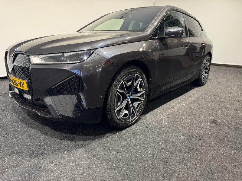 BMW iX xDrive40 iX xDrive40 Excellence 5 22 inch velgen - سيارة: صورة 2 BMW iX xDrive40 iX xDrive40 Excellence 5 22 inch velgen - سيارة: صورة 2