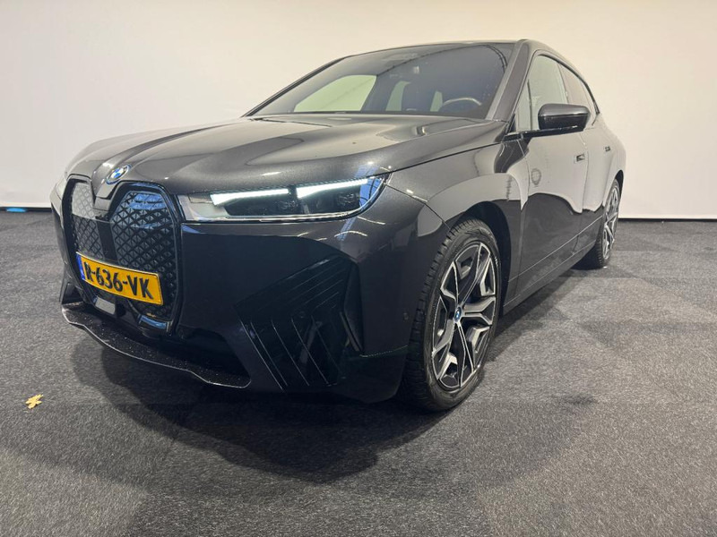 BMW iX xDrive40 iX xDrive40 Excellence 5 22 inch velgen - سيارة: صورة 3 BMW iX xDrive40 iX xDrive40 Excellence 5 22 inch velgen - سيارة: صورة 3