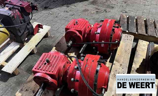 Trioliet tandwielkast , haakse aandrijving , trioliet mengwagen - صندوق التروس - الآلات الزراعية: صورة 2 Trioliet tandwielkast , haakse aandrijving , trioliet mengwagen - صندوق التروس - الآلات الزراعية: صورة 2