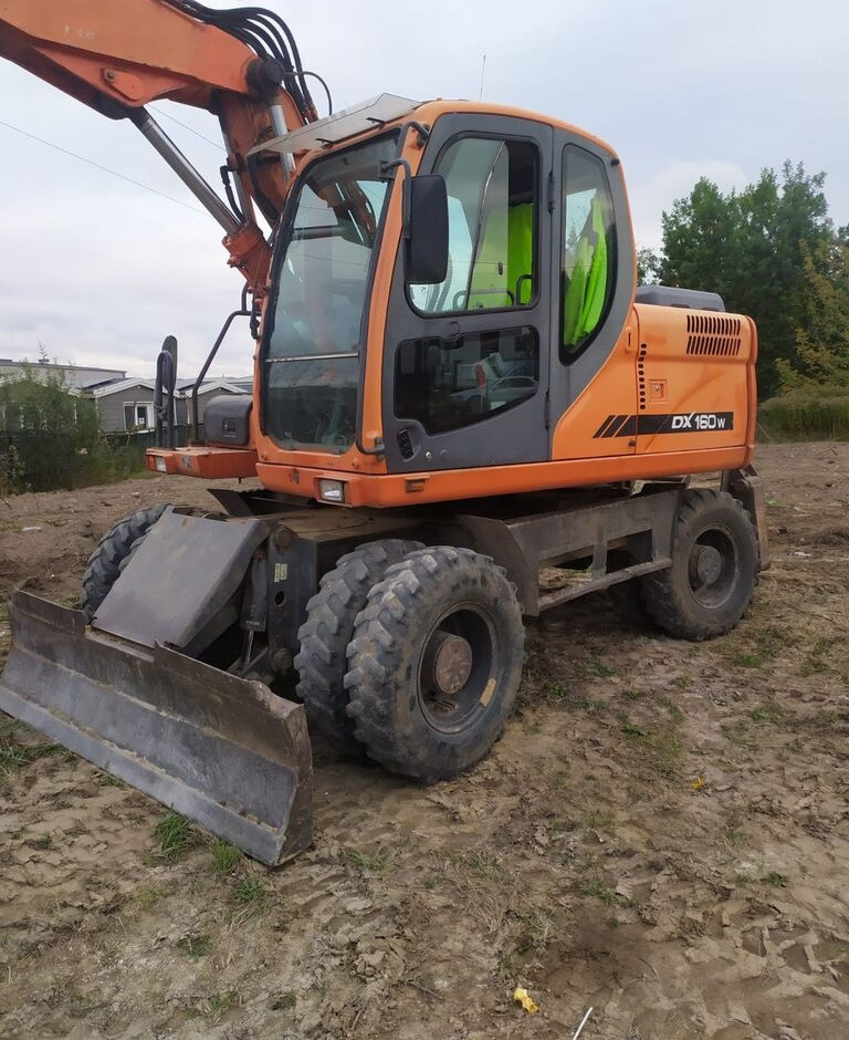 Doosan DX160 w - حفارة دولاب: صورة 1 Doosan DX160 w - حفارة دولاب: صورة 1