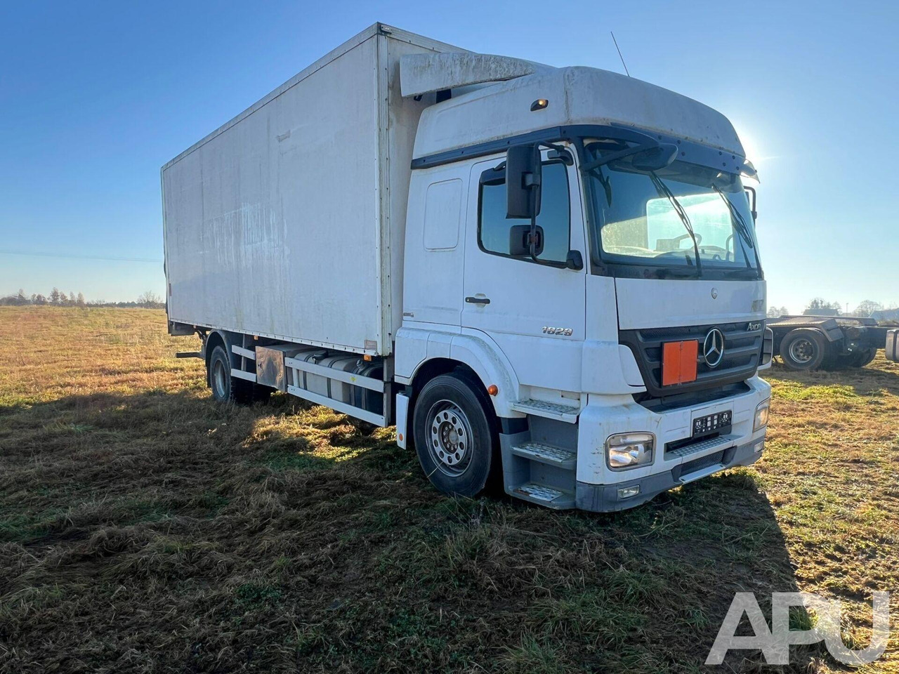 Mercedes-Benz Axor 1829 - شاحنة مقفلة: صورة 3 Mercedes-Benz Axor 1829 - شاحنة مقفلة: صورة 3