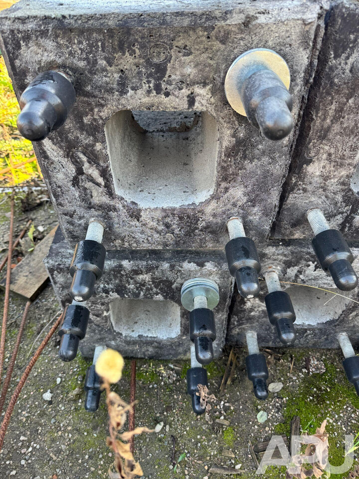 معدات البناء Słupy CC9m 60/186/3 tj 9 metrów: صورة 7 معدات البناء Słupy CC9m 60/186/3 tj 9 metrów: صورة 7