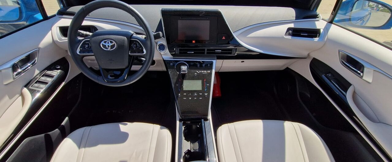 سيدان Toyota Mirai: صورة 11