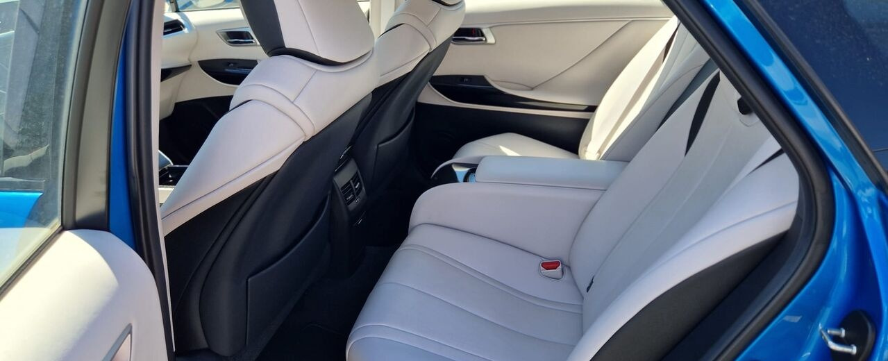 سيدان Toyota Mirai: صورة 8