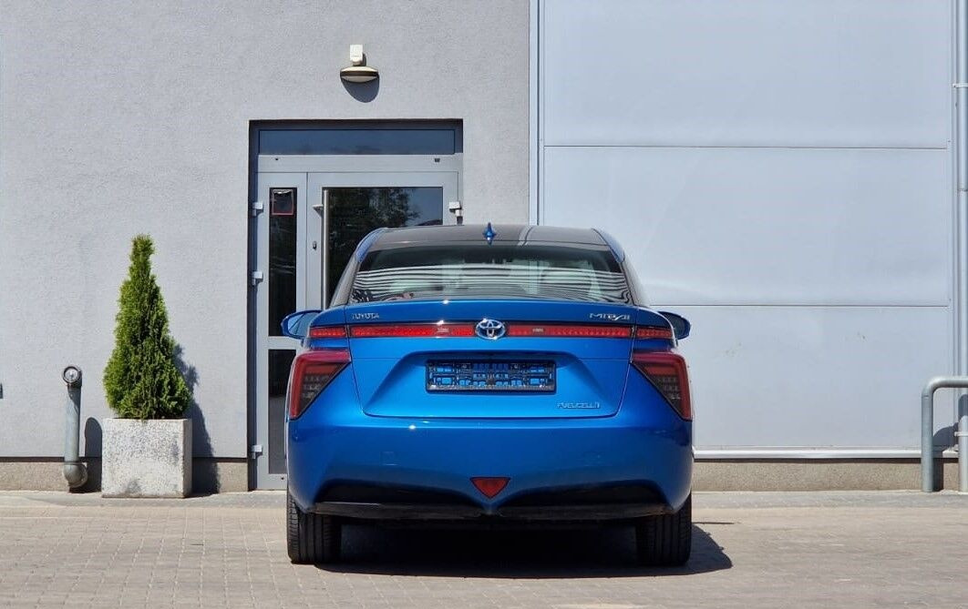 سيدان Toyota Mirai: صورة 6