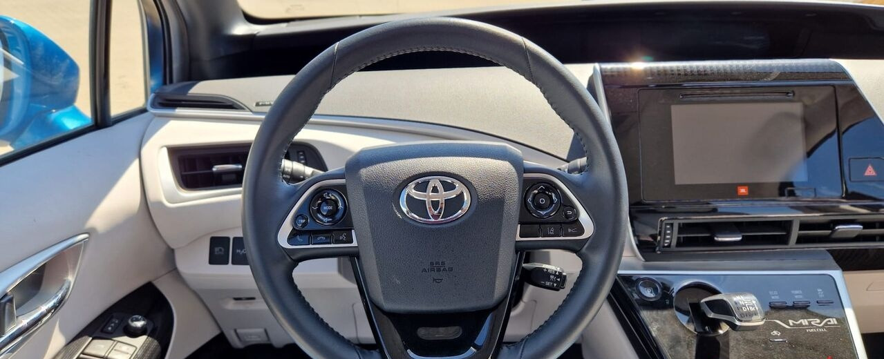 سيدان Toyota Mirai: صورة 12