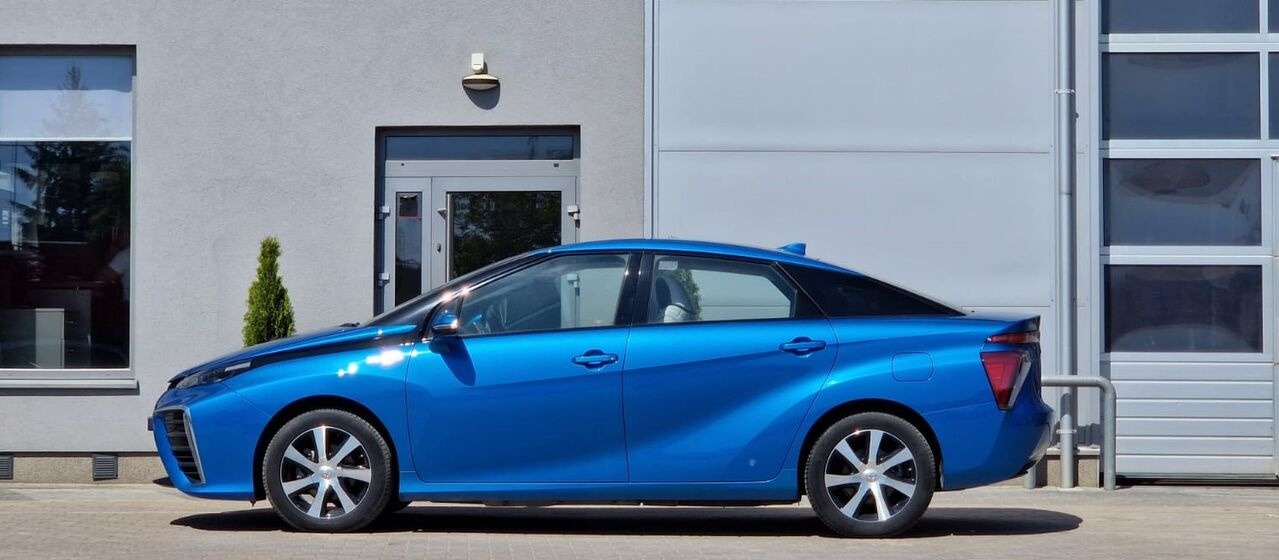 سيدان Toyota Mirai: صورة 7