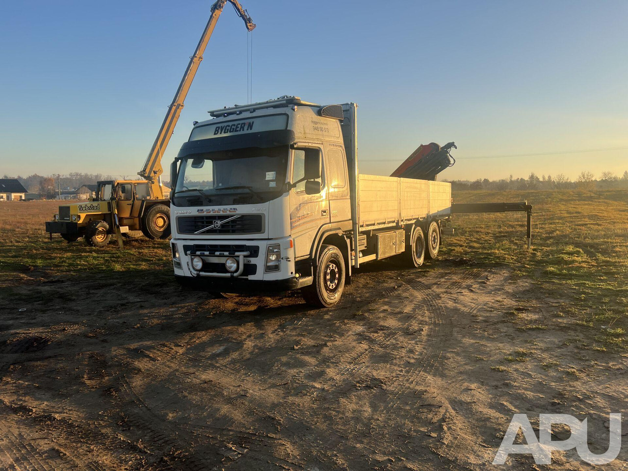 Volvo FM12 - شاحنات مسطحة, شاحنة كرين: صورة 1 Volvo FM12 - شاحنات مسطحة, شاحنة كرين: صورة 1