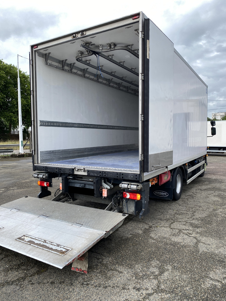 RENAULT D16 - شاحنة الفريزر: صورة 2 RENAULT D16 - شاحنة الفريزر: صورة 2