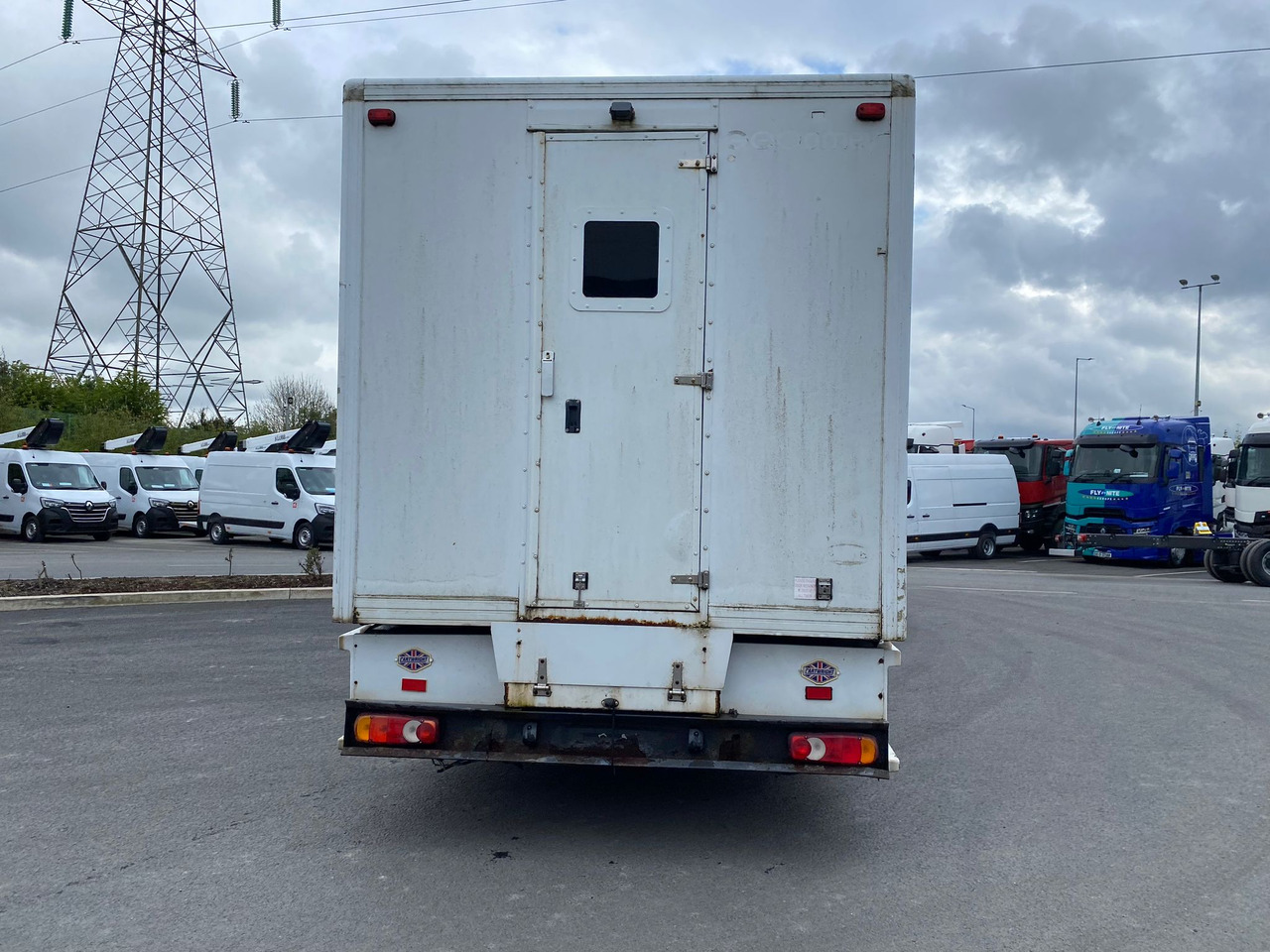 2011 Renault Midlum 180.18 Prison Truck - شاحنة: صورة 4 2011 Renault Midlum 180.18 Prison Truck - شاحنة: صورة 4