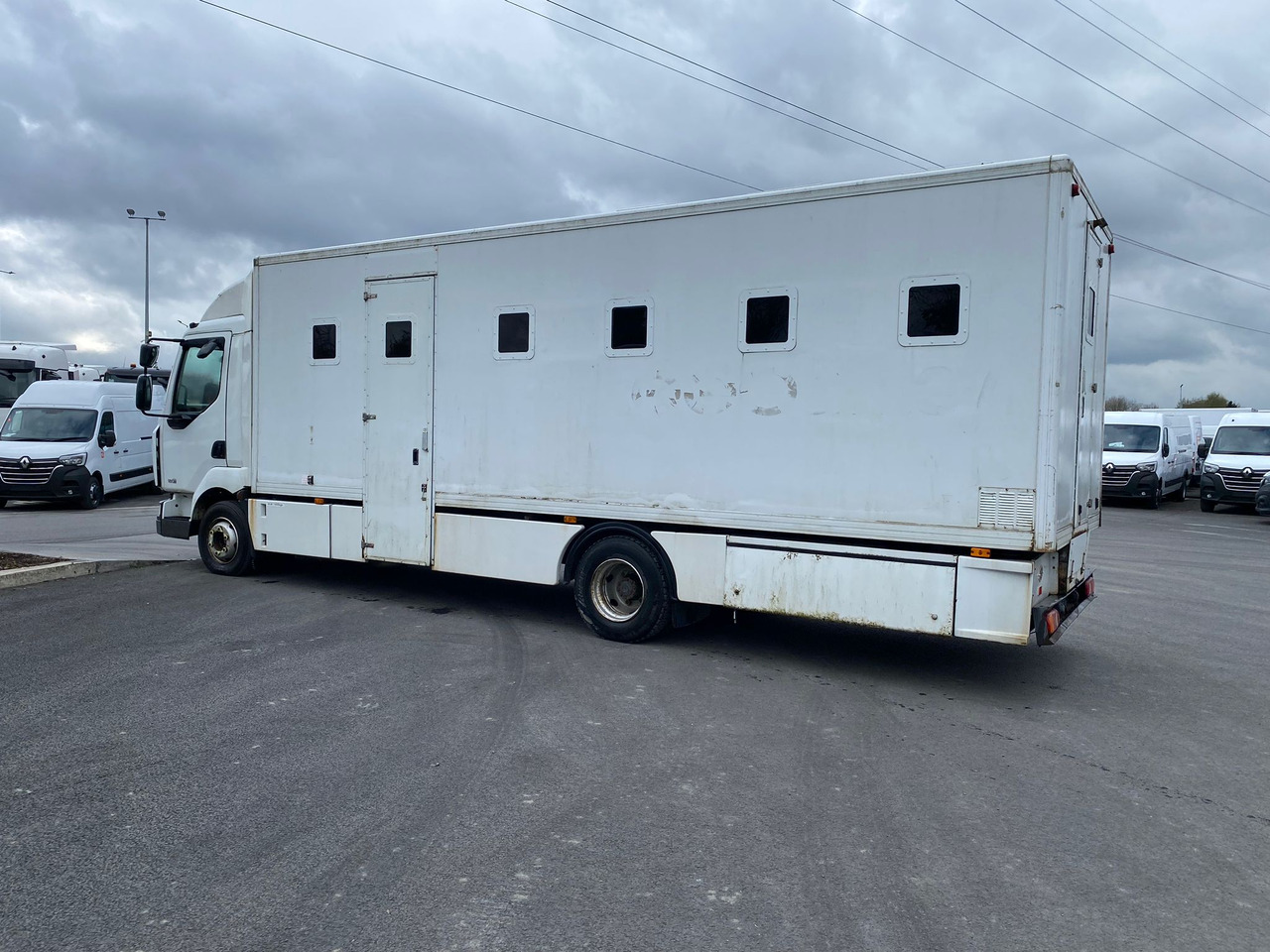 2011 Renault Midlum 180.18 Prison Truck - شاحنة: صورة 3 2011 Renault Midlum 180.18 Prison Truck - شاحنة: صورة 3