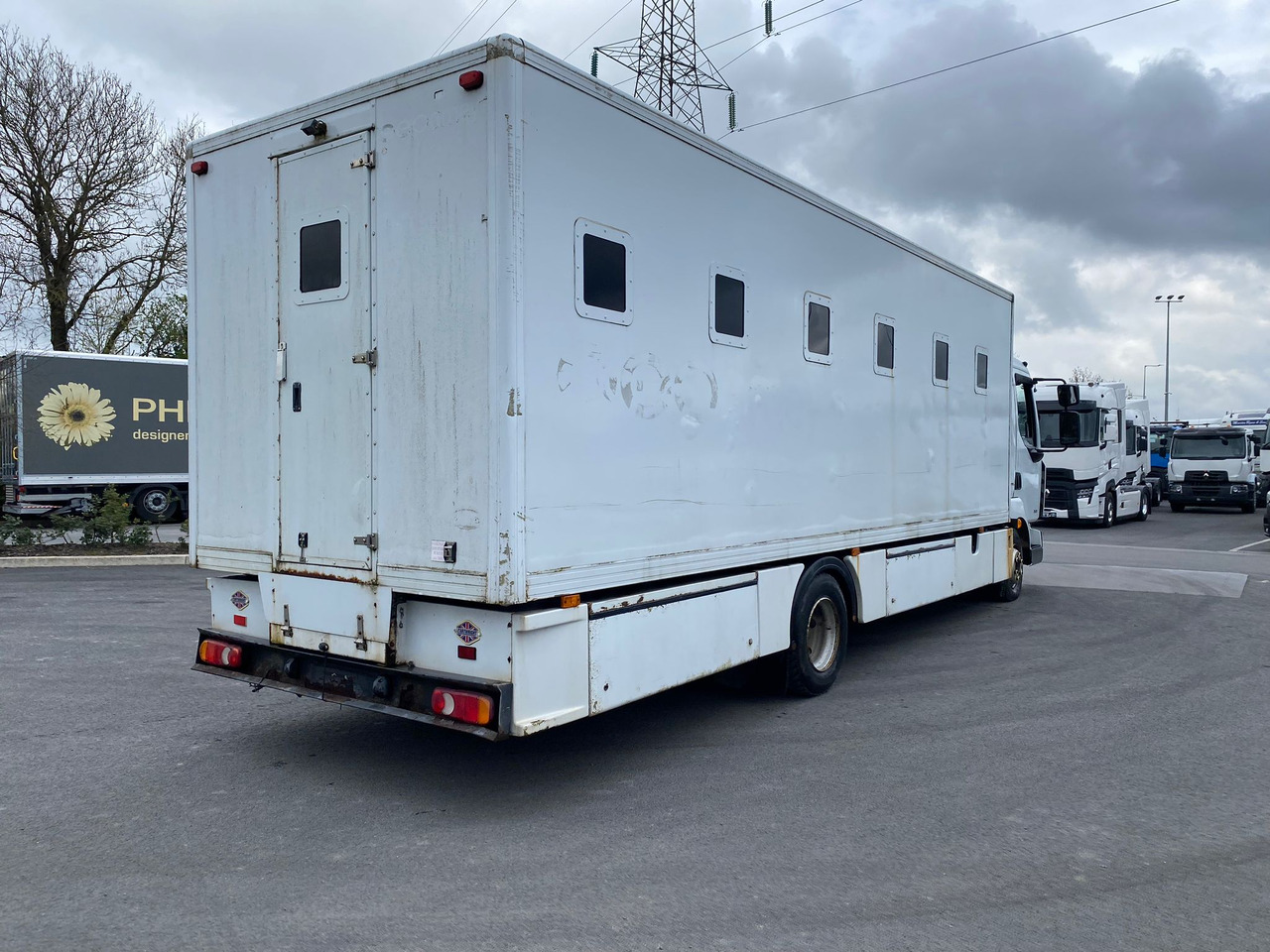 2011 Renault Midlum 180.18 Prison Truck - شاحنة: صورة 5 2011 Renault Midlum 180.18 Prison Truck - شاحنة: صورة 5