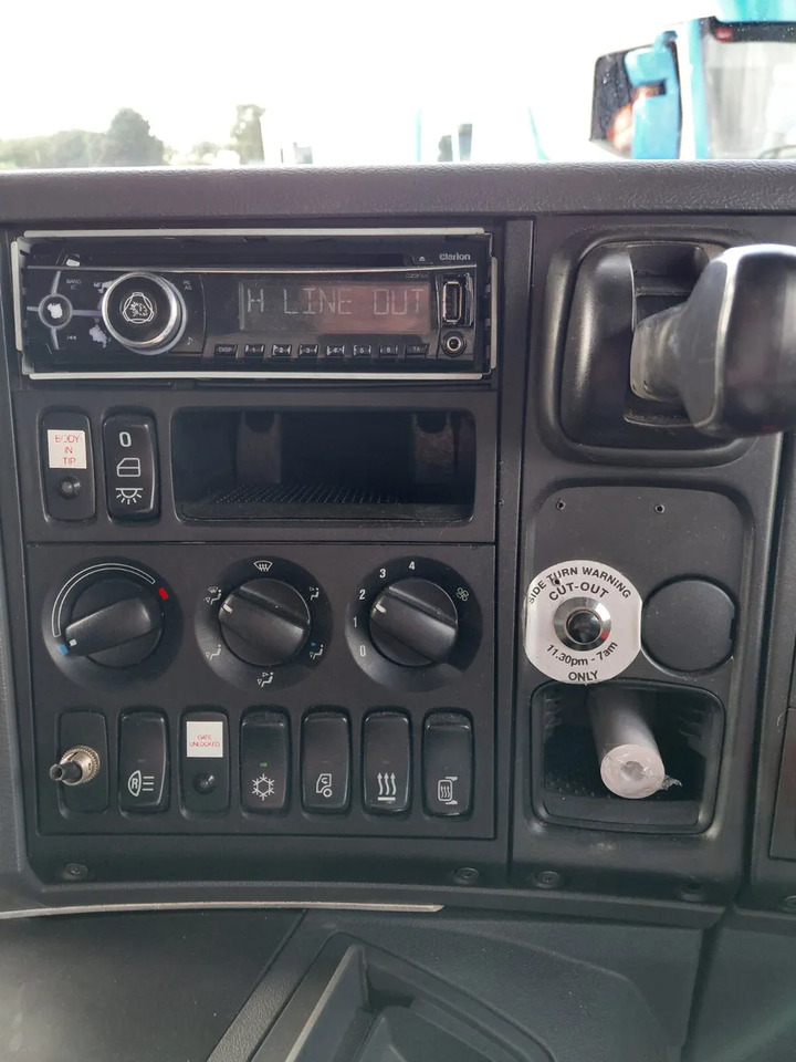 شاحنة قلاب 2015 Scania P-Series: صورة 15