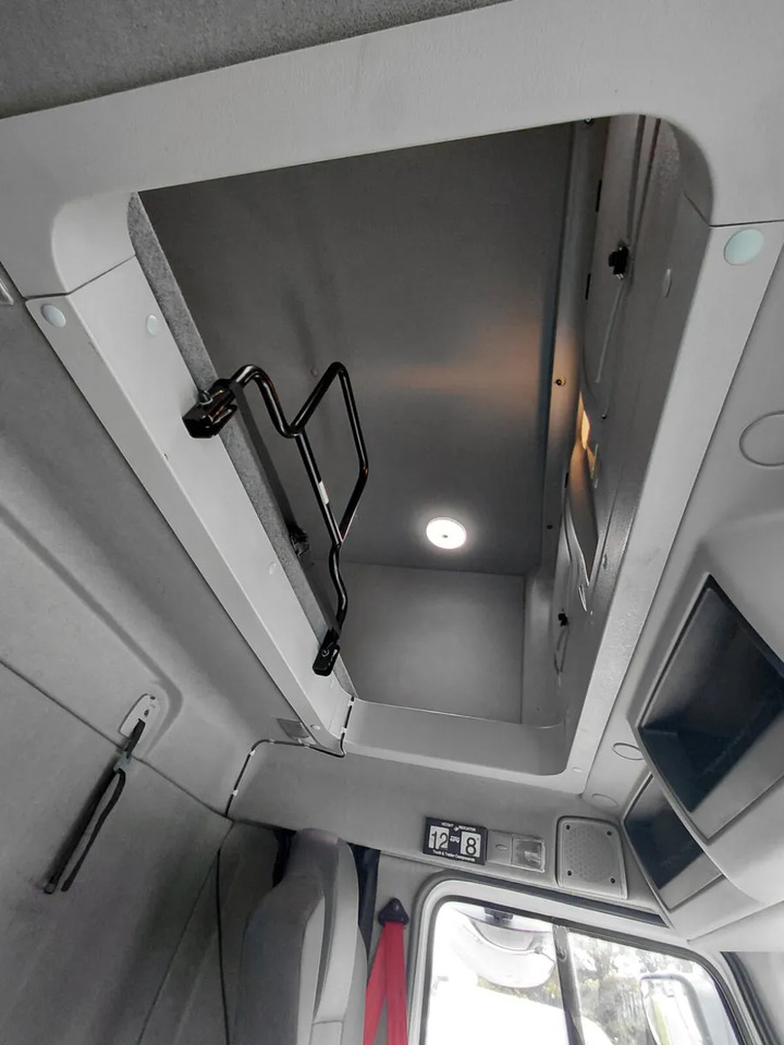 2017 Renault D12 4×2 Double Sleeper Curtainsider - شاحنة ستارة: صورة 3 2017 Renault D12 4×2 Double Sleeper Curtainsider - شاحنة ستارة: صورة 3