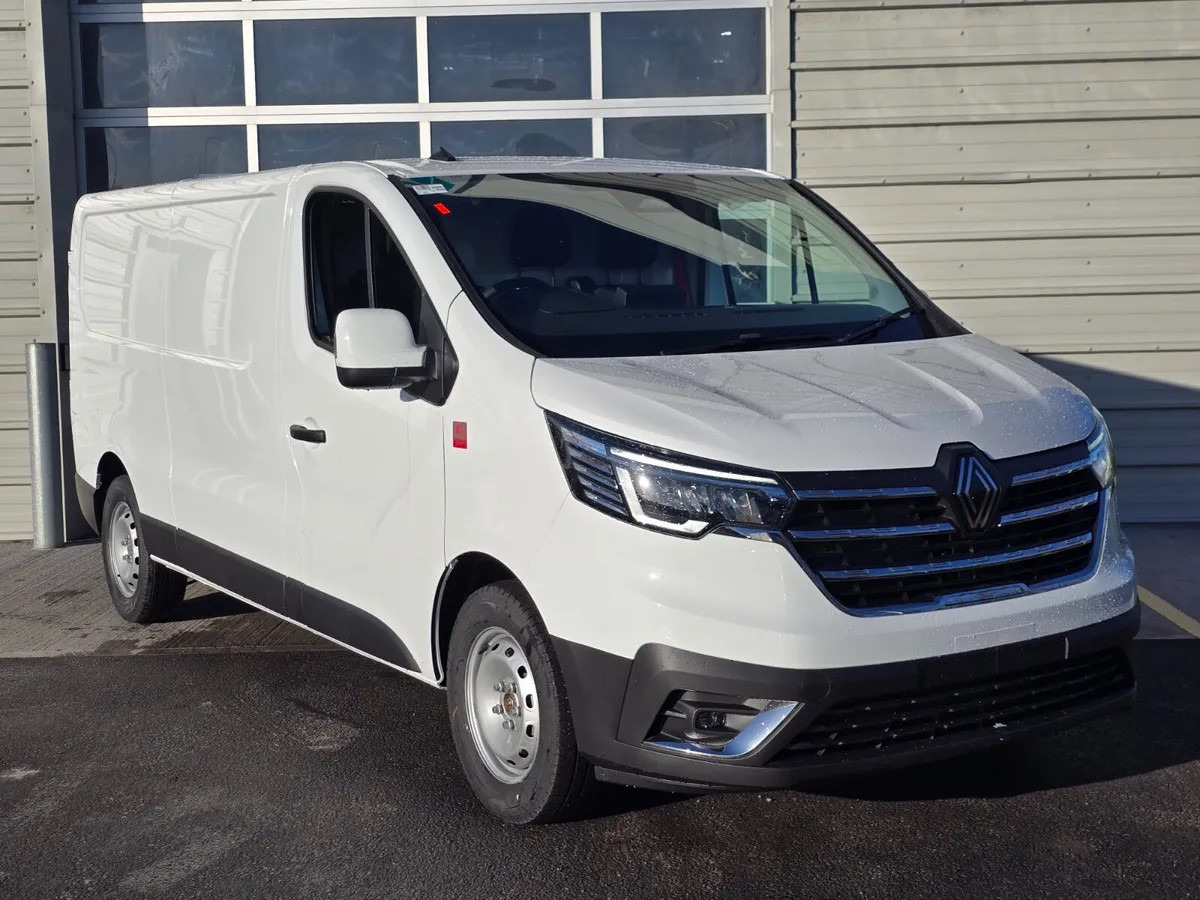 2025 New Renault Trafic Red Edition 150BHP - فان: صورة 1 2025 New Renault Trafic Red Edition 150BHP - فان: صورة 1