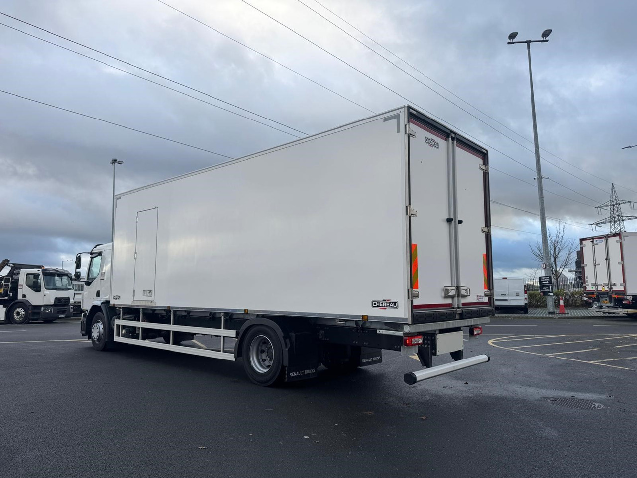Renault Trucks D 18 Wide 4×2 with Chereau Body - شاحنة مقفلة: صورة 3 Renault Trucks D 18 Wide 4×2 with Chereau Body - شاحنة مقفلة: صورة 3