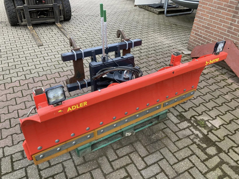 ADLER Sneeuwschuif met Giant of JCB aanspan - كاسحة ثلوج - الآلات الزراعية: صورة 1 ADLER Sneeuwschuif met Giant of JCB aanspan - كاسحة ثلوج - الآلات الزراعية: صورة 1