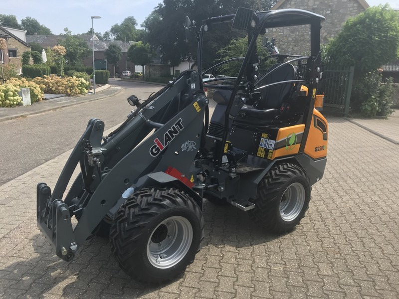 Giant G2200E - لودر مفصلي صغير: صورة 3 Giant G2200E - لودر مفصلي صغير: صورة 3