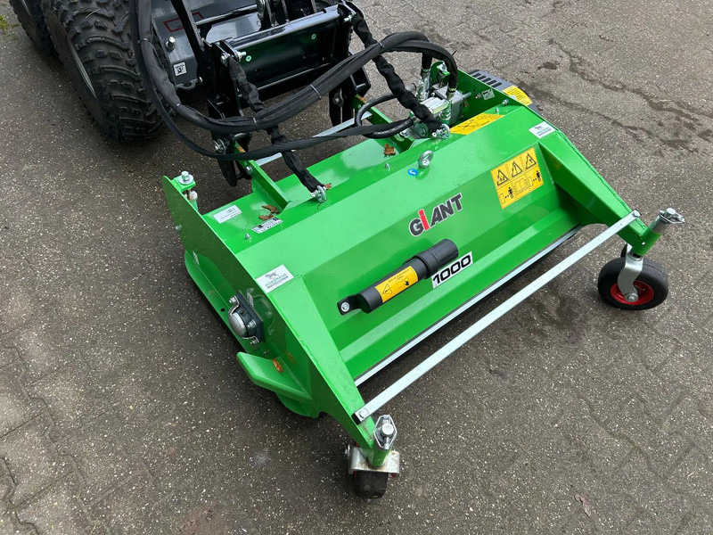 Giant SK252D + klepelmaaier - لودر مفصلي صغير: صورة 5 Giant SK252D + klepelmaaier - لودر مفصلي صغير: صورة 5