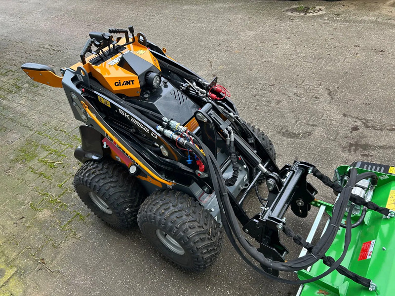 Giant SK252D + klepelmaaier - لودر مفصلي صغير: صورة 4 Giant SK252D + klepelmaaier - لودر مفصلي صغير: صورة 4