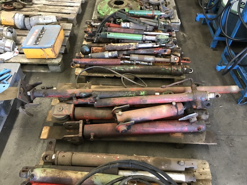 Grote partij hydraulische cilinders - اسطوانة هيدروليكية - الآلات الزراعية: صورة 4 Grote partij hydraulische cilinders - اسطوانة هيدروليكية - الآلات الزراعية: صورة 4