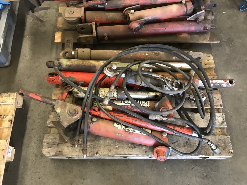 Grote partij hydraulische cilinders - اسطوانة هيدروليكية - الآلات الزراعية: صورة 2 Grote partij hydraulische cilinders - اسطوانة هيدروليكية - الآلات الزراعية: صورة 2