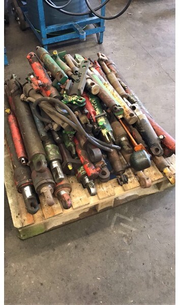 Grote partij hydraulische cilinders - اسطوانة هيدروليكية - الآلات الزراعية: صورة 1 Grote partij hydraulische cilinders - اسطوانة هيدروليكية - الآلات الزراعية: صورة 1