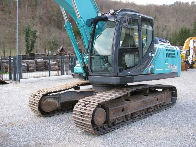 Kobelco SK210NLC-10 Vsa oprema TOP stanje - حفار زحاف: صورة 2 Kobelco SK210NLC-10 Vsa oprema TOP stanje - حفار زحاف: صورة 2