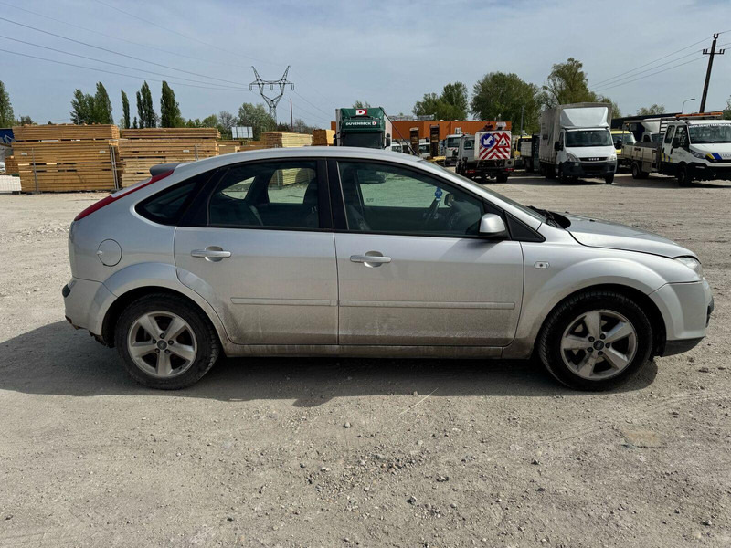 Ford Focus 1,6 i - Damaged Car - هاتشباك: صورة 4 Ford Focus 1,6 i - Damaged Car - هاتشباك: صورة 4