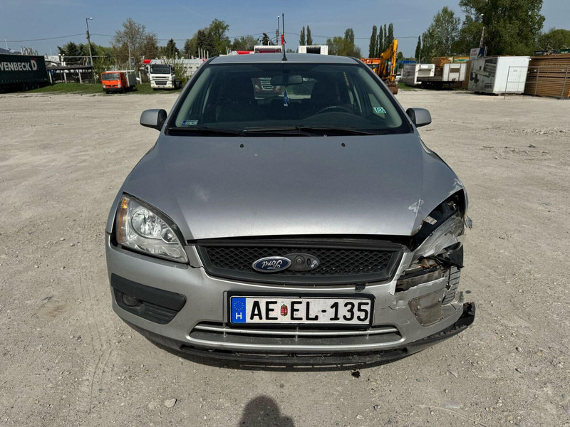 Ford Focus 1,6 i - Damaged Car - هاتشباك: صورة 3 Ford Focus 1,6 i - Damaged Car - هاتشباك: صورة 3