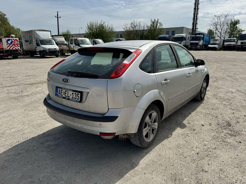 Ford Focus 1,6 i - Damaged Car - هاتشباك: صورة 5 Ford Focus 1,6 i - Damaged Car - هاتشباك: صورة 5
