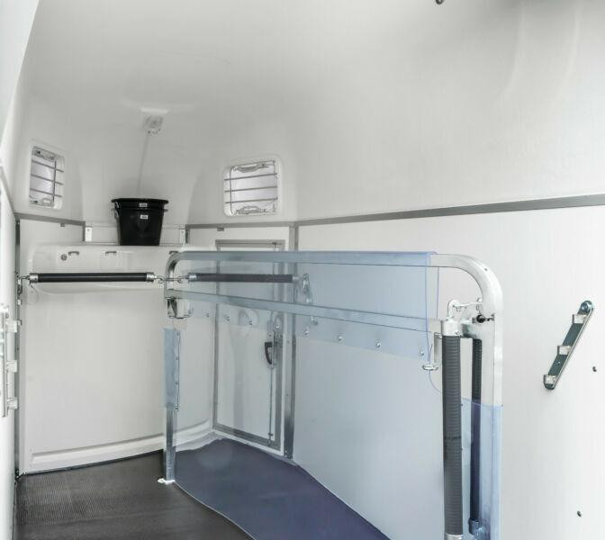 Humbaur Equitos 2400 Élőállatszállító utánfutó - عربة نقل خيل: صورة 4 Humbaur Equitos 2400 Élőállatszállító utánfutó - عربة نقل خيل: صورة 4