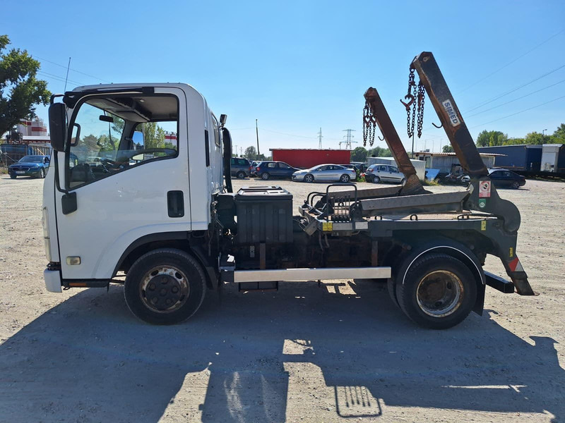 Isuzu 4X4 - container transport - شاحنة نقل المخلفات: صورة 5 Isuzu 4X4 - container transport - شاحنة نقل المخلفات: صورة 5