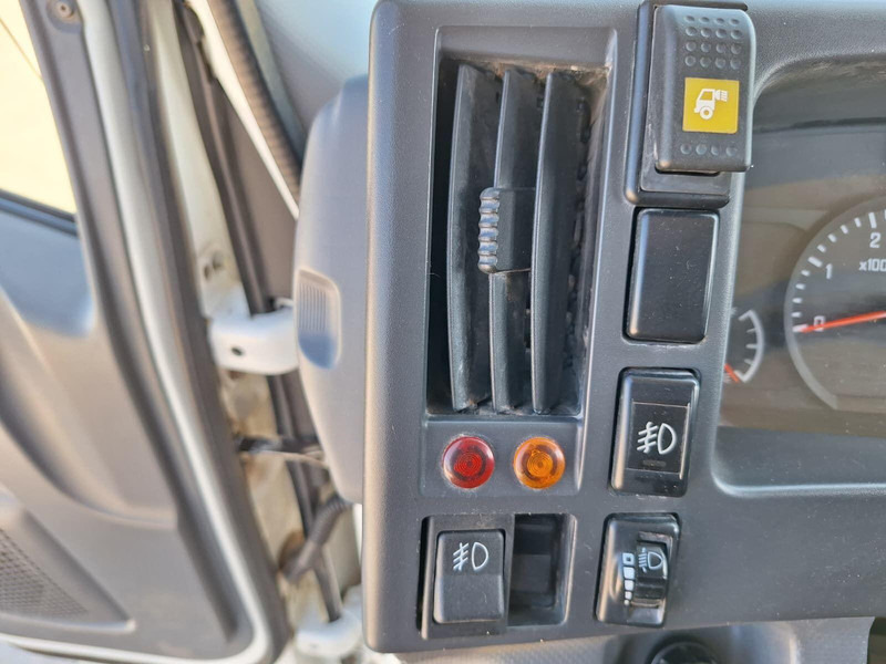 Isuzu 4X4 - container transport Isuzu 4X4 - container transport: صورة 15 Isuzu 4X4 - container transport Isuzu 4X4 - container transport: صورة 15