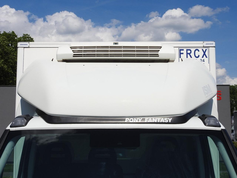 شاحنة الفريزر Iveco DAILY 50C15 CHŁODNIA KONTENER -5*C ZASILANIE 230V KLIMATYZACJA B: صورة 16 شاحنة الفريزر Iveco DAILY 50C15 CHŁODNIA KONTENER -5*C ZASILANIE 230V KLIMATYZACJA B: صورة 16