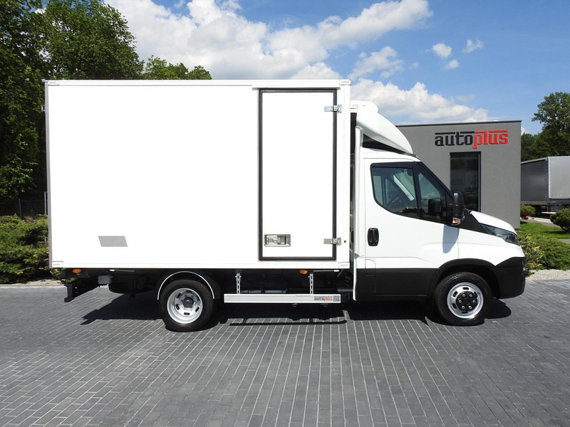 شاحنة الفريزر Iveco DAILY 50C15 CHŁODNIA KONTENER -5*C ZASILANIE 230V KLIMATYZACJA B: صورة 7 شاحنة الفريزر Iveco DAILY 50C15 CHŁODNIA KONTENER -5*C ZASILANIE 230V KLIMATYZACJA B: صورة 7