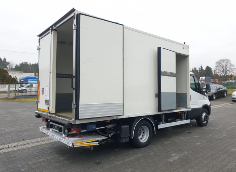 Iveco DAILY 60C15 60-150 TWO-CHAMBER REFRIGERATOR CONTAINER ISOTHERM F - شاحنة الفريزر: صورة 1 Iveco DAILY 60C15 60-150 TWO-CHAMBER REFRIGERATOR CONTAINER ISOTHERM F - شاحنة الفريزر: صورة 1