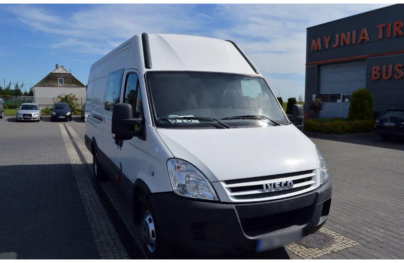 Iveco Daily 35C15 Furgon L4H3 Brygadówka 6-seater Doka Doubel Cabin - حافلة صغيرة, ميكروباص: صورة 1 Iveco Daily 35C15 Furgon L4H3 Brygadówka 6-seater Doka Doubel Cabin - حافلة صغيرة, ميكروباص: صورة 1