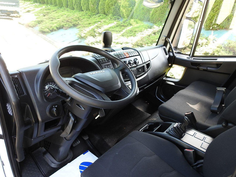 Iveco EUROCARGO 120 - 220 PLANDEKA WINDA 20 PALET AUTOMAT KLIMATYZACJA - شاحنة مقفلة: صورة 2 Iveco EUROCARGO 120 - 220 PLANDEKA WINDA 20 PALET AUTOMAT KLIMATYZACJA - شاحنة مقفلة: صورة 2