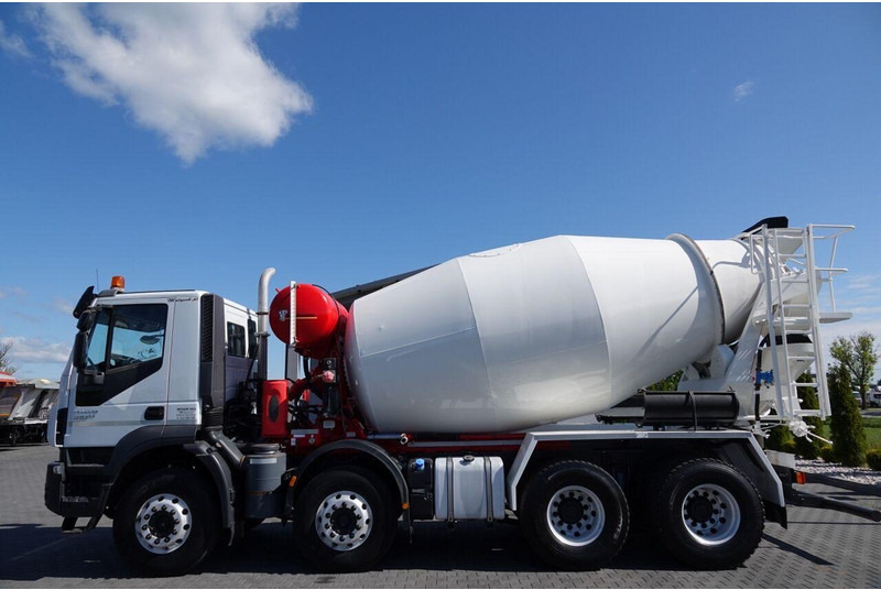 Iveco TRAKKER 410 / 8X4 / BETONOMIESZARKA 9 M3 / PUTZMEISTER / ALUFELG - شاحنة خلاطة خرسانة: صورة 3 Iveco TRAKKER 410 / 8X4 / BETONOMIESZARKA 9 M3 / PUTZMEISTER / ALUFELG - شاحنة خلاطة خرسانة: صورة 3