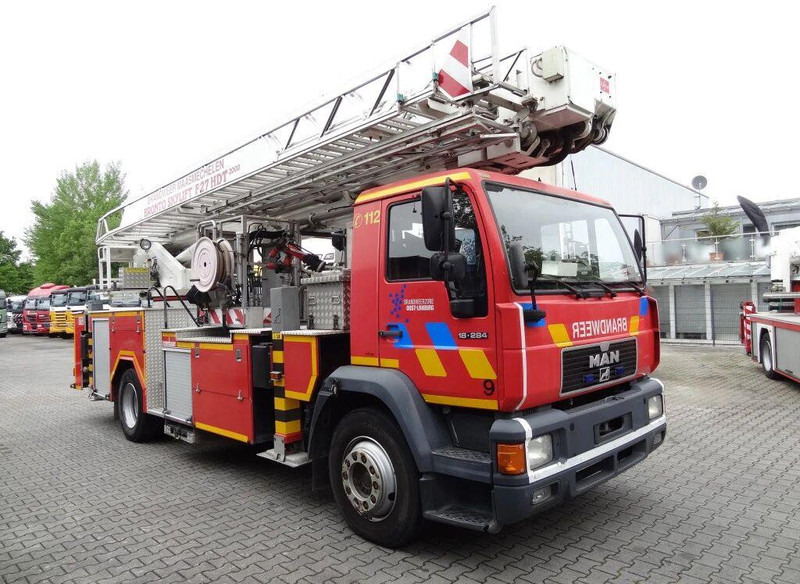 MAN 18.284 L2000 - Fire truck+ladder lift - سيارة إطفاء: صورة 3 MAN 18.284 L2000 - Fire truck+ladder lift - سيارة إطفاء: صورة 3