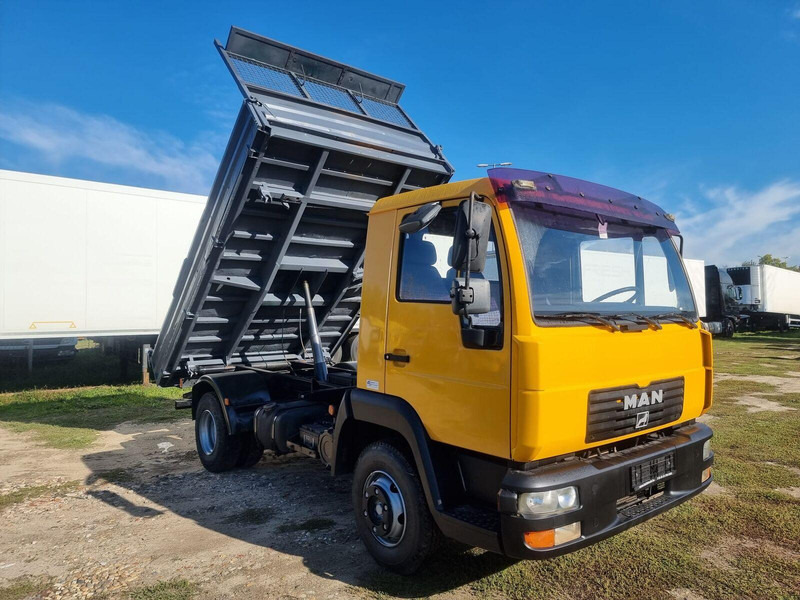 MAN LE 8.180 Meiller Kipper Three-Sided Tipper - 3 old. billencs - T - شاحنة قلاب: صورة 1 MAN LE 8.180 Meiller Kipper Three-Sided Tipper - 3 old. billencs - T - شاحنة قلاب: صورة 1