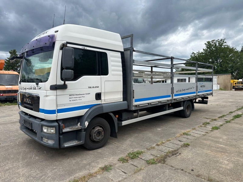 MAN TGL 12 250 euró5 - شاحنات مسطحة, شاحنة كرين: صورة 1 MAN TGL 12 250 euró5 - شاحنات مسطحة, شاحنة كرين: صورة 1