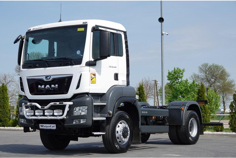 MAN TGS 18.420 / 4X4 / RAMA DŁ. 5,6 M / NAVI / DO ZABUDOWY / SPROWA - شاحنة هيكل كابينة: صورة 1 MAN TGS 18.420 / 4X4 / RAMA DŁ. 5,6 M / NAVI / DO ZABUDOWY / SPROWA - شاحنة هيكل كابينة: صورة 1